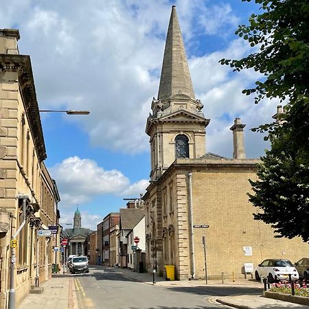 Luxurious Two-Bedroom Apartment In The Centre Of Peterborough Exterior photo