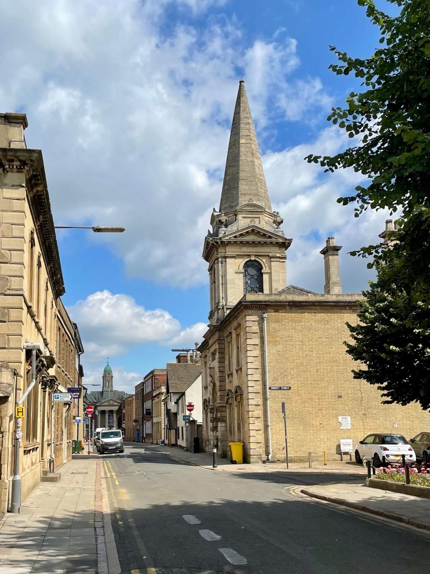 Luxurious Two-Bedroom Apartment In The Centre Of Peterborough Exterior photo